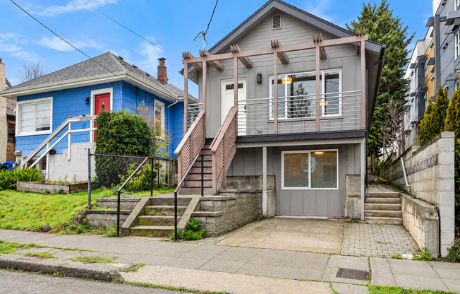 Three Bedroom Fremont Home with a Private Lower Level Suite, Fenced Yard and Driveway Parking