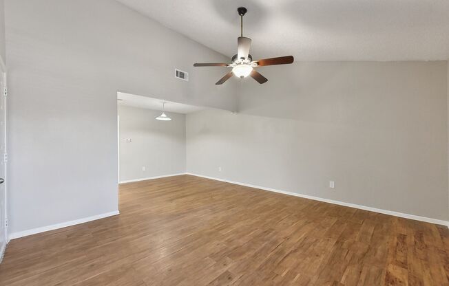 2 beds, 1 bath, 835 sqft, $1,050, Unit 211