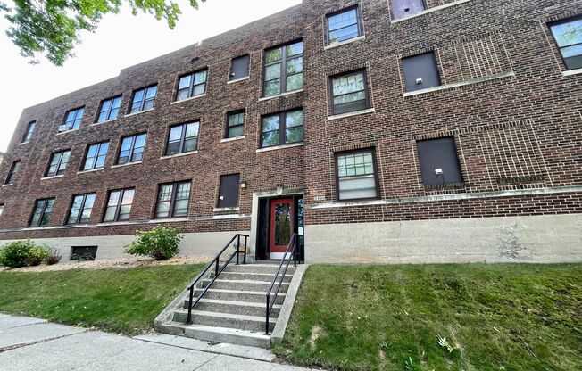 1805 E Park Pl.