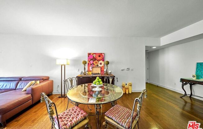 1 bed, 1 bath, 830 sqft, $2,700, Unit 318