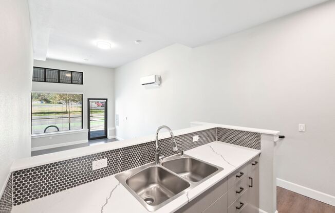1 bed, 1 bath, 453 sqft, $2,450, Unit 422 SIM