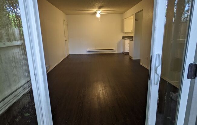 2 beds, 2 baths, 900 sqft, $1,575, Unit #01