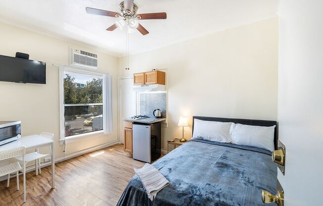 Studio, 1 bath, 164 sqft, $1,095.42, Unit 302