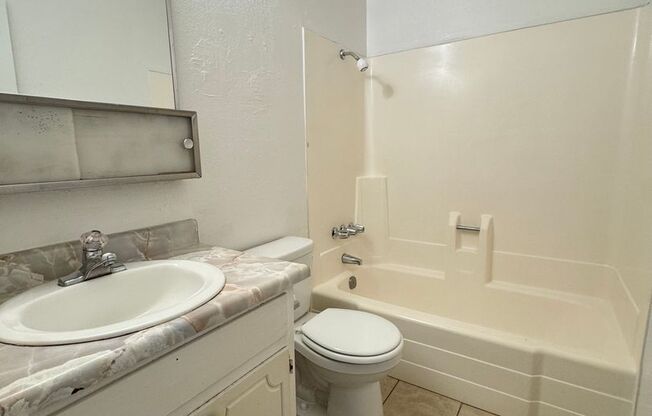 2 beds, 1 bath, 850 sqft, $1,250, Unit Unit 3