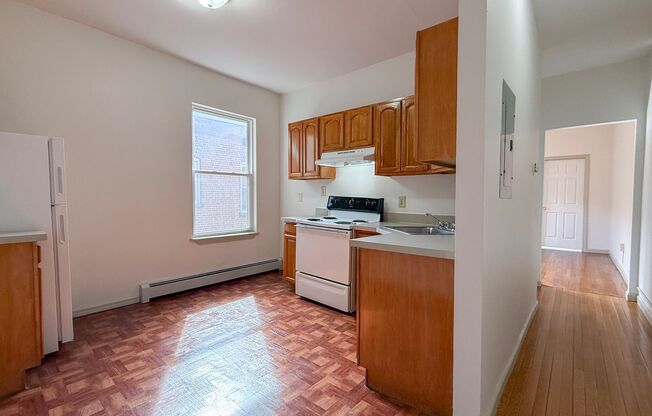 1 bed, 1 bath, 729 sqft, $1,300, Unit 305