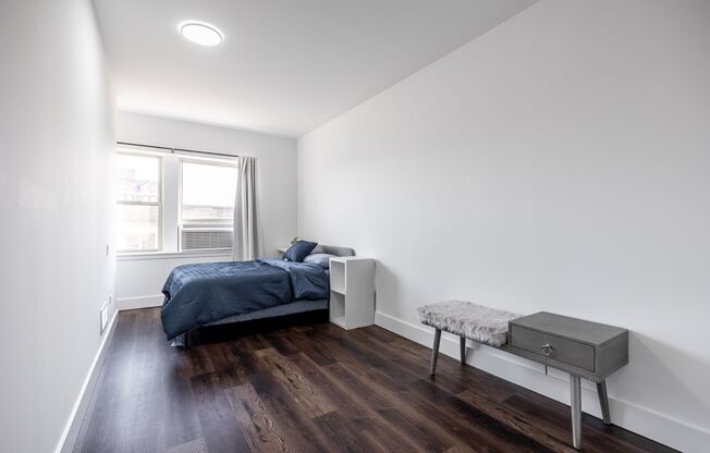 2 beds, 1 bath, $3,000, Unit 1555 - 404