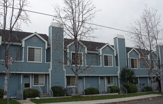 Charming 2 Bedroom 2 Bath townhouse with a balcony in La Crescenta.