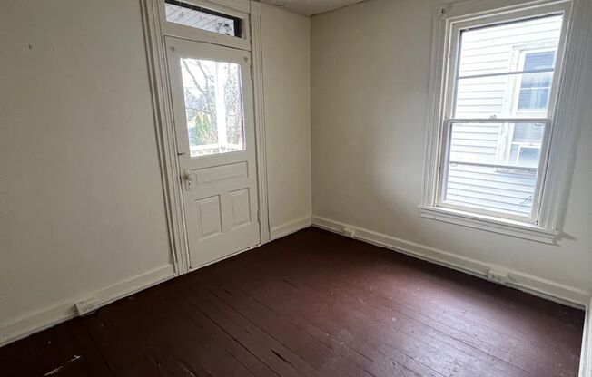 3 beds, 1 bath, $1,325