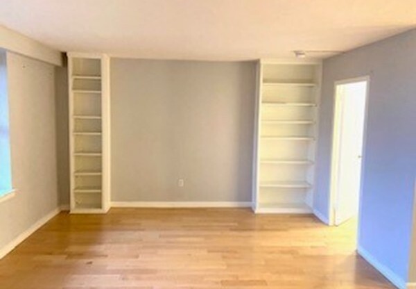 Studio, 1 bath, 570 sqft, $2,500, Unit 127