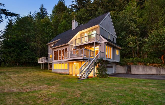 Beautiful home with views and in a gated community off Chuckanut!!!