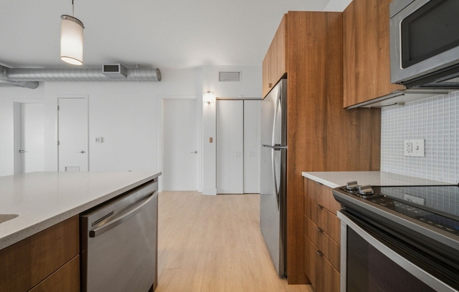 1 bed, 1 bath, 814 sqft, $3,400, Unit 410