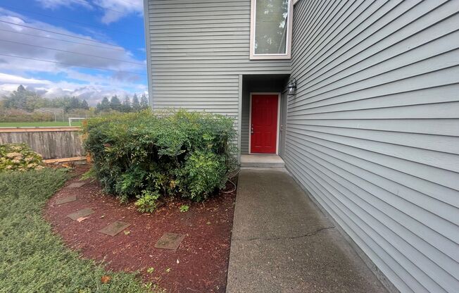 2bd/1.5Ba Duplex in NW Portland in a Quiet Bethany Neighborhood ~ Single Car Garage and Washer/Dryer Hooks Ups!!!