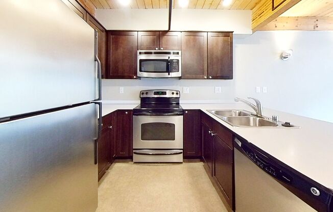 Studio, 1.5 baths, 849 sqft, $1,645, Unit 950-206