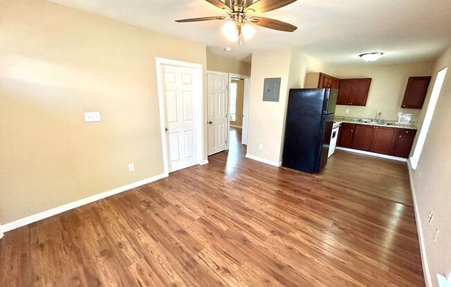 2 Bedroom / 1 Bath Duplex Near Lackland AFB!