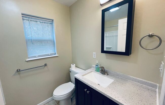 2 beds, 1 bath, $1,895