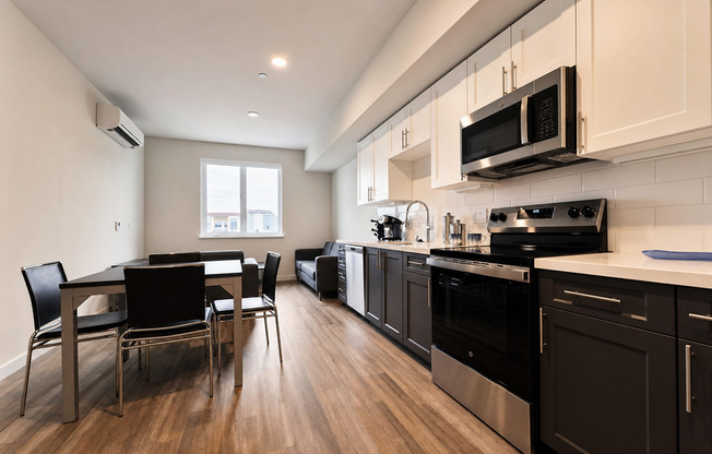 1 bed, 1 bath, 651 sqft, $1,595, Unit Semi - Private Single