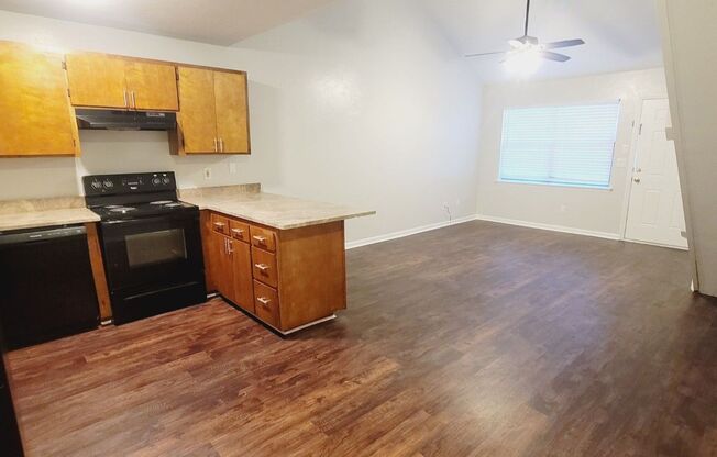 2 beds, 2 baths, $1,295, Unit Unit 18