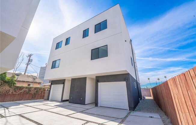 5889 BRENTWOOD ST