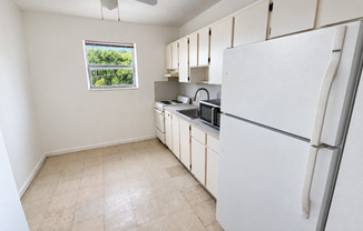 2 beds, 1 bath, 550 sqft, $1,659, Unit 275/322