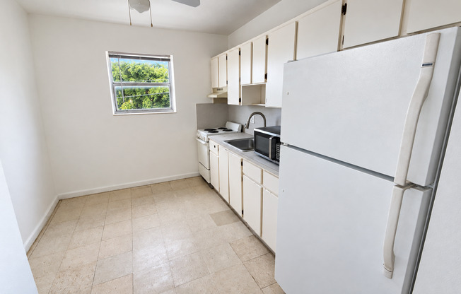 2 beds, 1 bath, 550 sqft, $1,659, Unit 275/322
