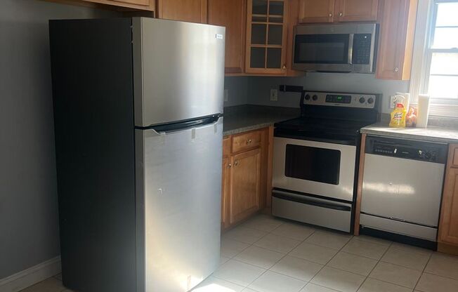 2 beds, 1 bath, $2,100, Unit # 6