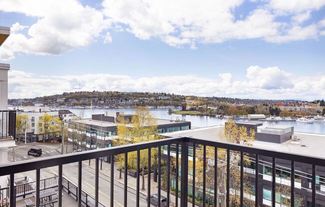 Studio, 1 bath, 256 sqft, $1,350, Unit 705