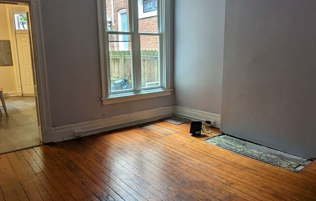 1 bed, 1 bath, $750, Unit 1609 W Grace St Unit B1