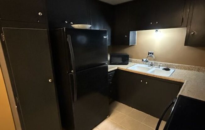 1 bed, 1 bath, $1,195, Unit # 36