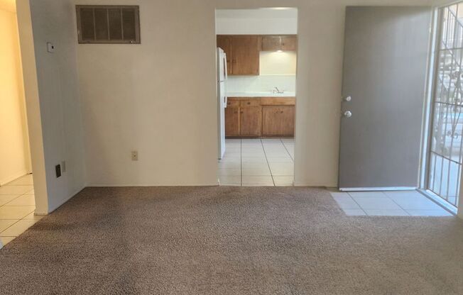 2 beds, 1 bath, $1,050, Unit 11