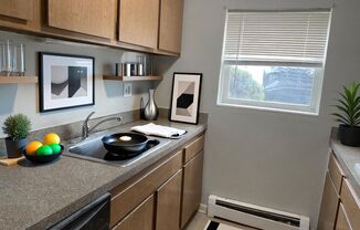 2 beds, 1.5 baths, 850 sqft, $1,700, Unit A03