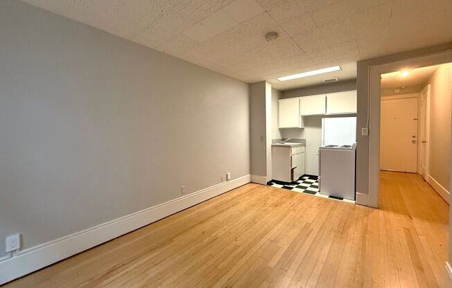 Studio, 1 bath, 280 sqft, $925, Unit 310