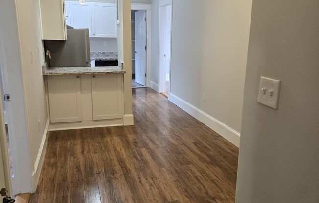 2 beds, 1 bath, $3,100, Unit 17