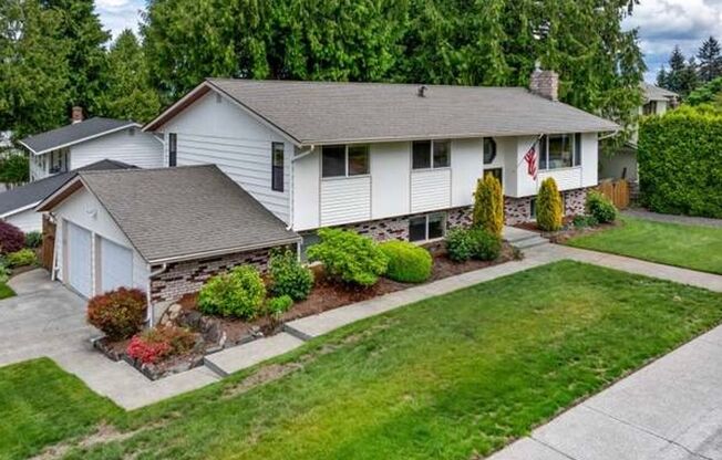 Charming 4-Bedroom Corner Lot Home in Prime Everett Location