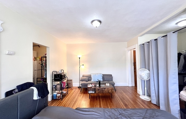 Studio, 1 bath, 450 sqft, $2,000, Unit 33