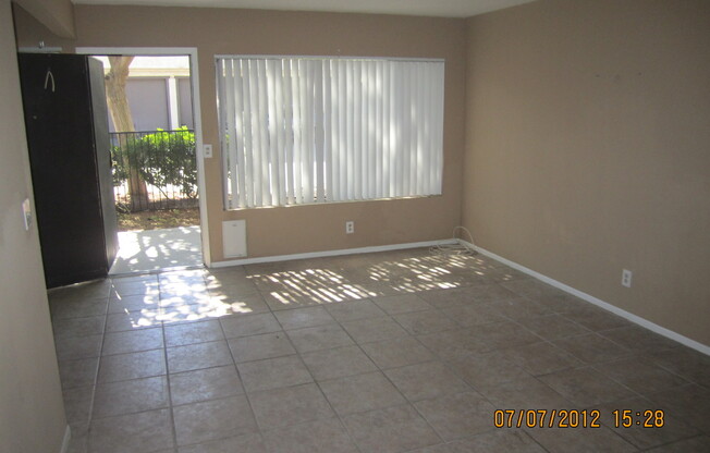 This Townhouse is located minutes from the freeway!