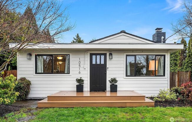 Bright & Charming 1Bed/1Bath + Den in Prime Seattle Neighborhood!
