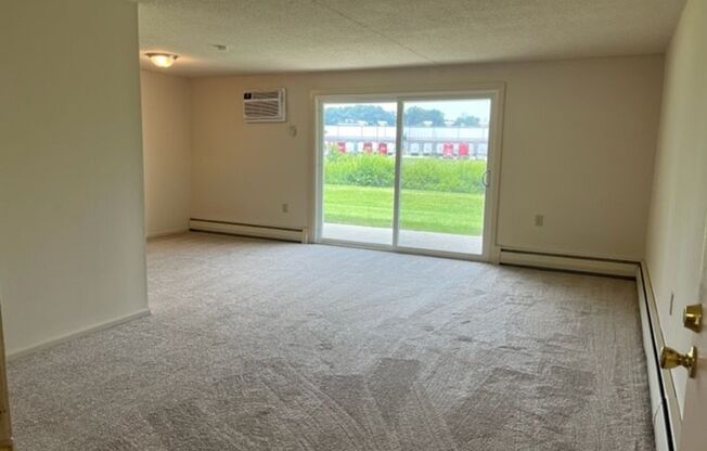 1 bed, 1 bath, 700 sqft, $1,300, Unit 717