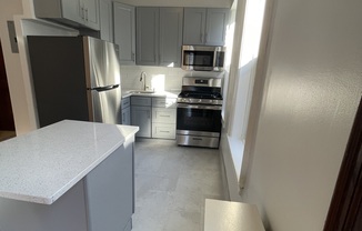 2 beds, 1 bath, $2,750, Unit 2