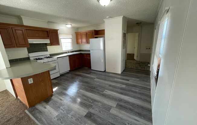 2 beds, 1 bath, 900 sqft, $1,000, Unit 106