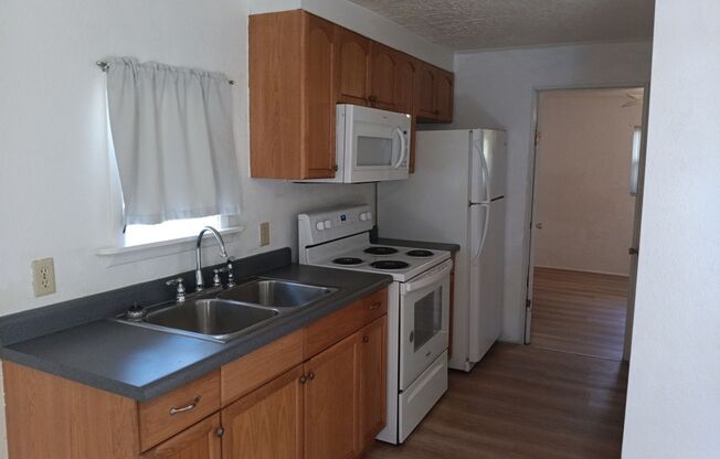 Cozy 1 bedroom, 1 bathroom Unit! Showings available NOW! ALL utilities included!