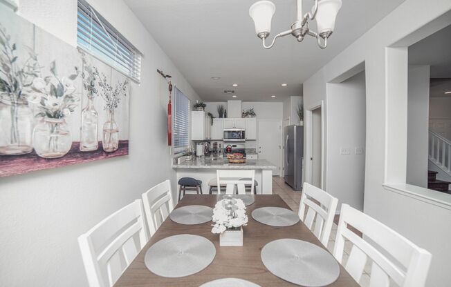 Beautiful home with POOL and spa located near Summerlin