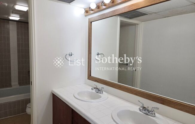1 bed, 1 bath, $2,800, Unit #1903