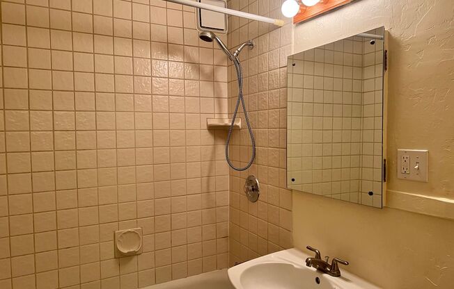 Jack Lan & Verah Apartments