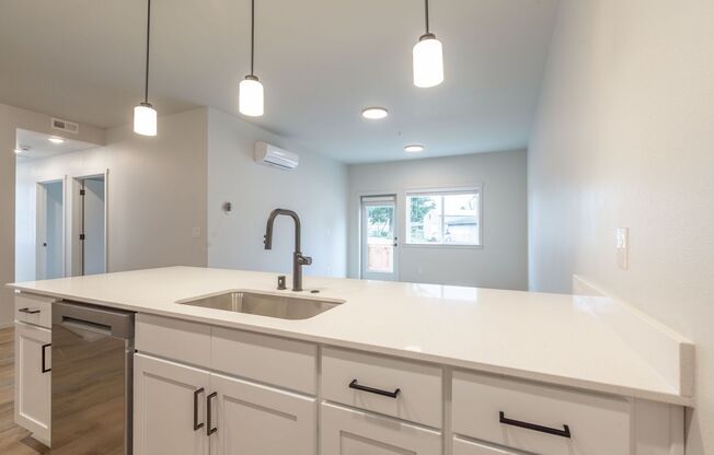 2 beds, 1.5 baths, 921 sqft, $1,695, Unit 203