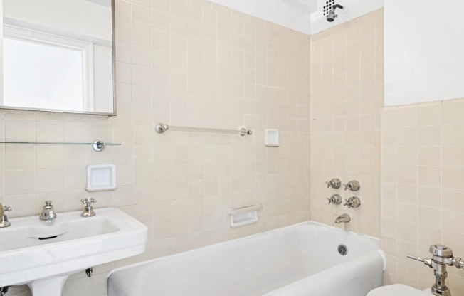 Studio, 1 bath, 386 sqft, $5,450, Unit 15L