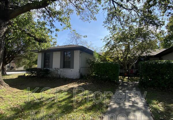 4914 S UNIVERSITY
