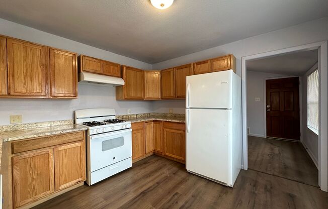 Charming 3 Bedroom / 2 Bathroom (1176 sf)