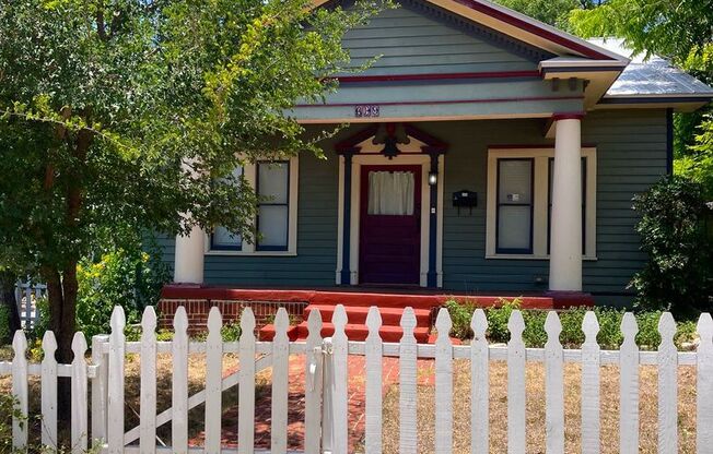 ZERO APPLICATION FEE FOR THIS ALTA VISTA BUNGALOW!