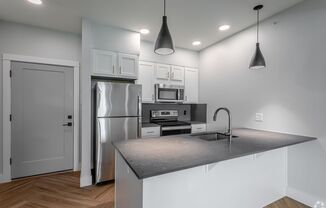 1 bed, 1 bath, 685 sqft, $1,300, Unit 307