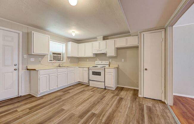 2 beds, 1 bath, $799, Unit 3742